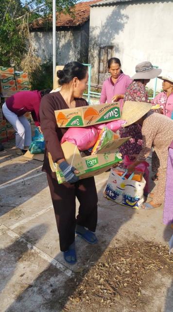 Trao quà tại Quảng Ngãi yêu thương