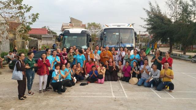 Trao quà tại Quảng Ngãi yêu thương