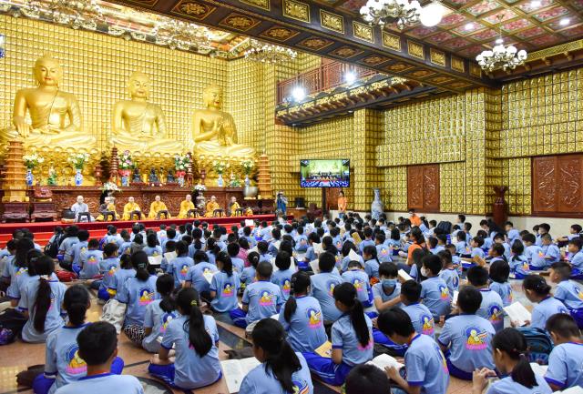 “Búp sen” đập heo, hướng về miền Trung thân yêu