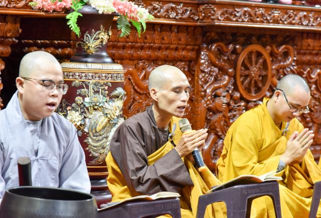 “Búp sen” đập heo, hướng về miền Trung thân yêu