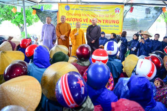 HVPGVN tại TP. HCM tặng 1000 phần quà cho bà con tại Hà Tĩnh