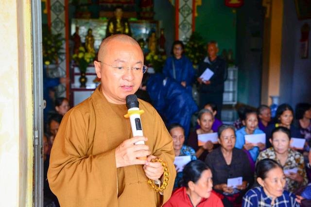 Quảng Ngãi: Tặng gần 700 phần quà cho đồng bào bão lũ
