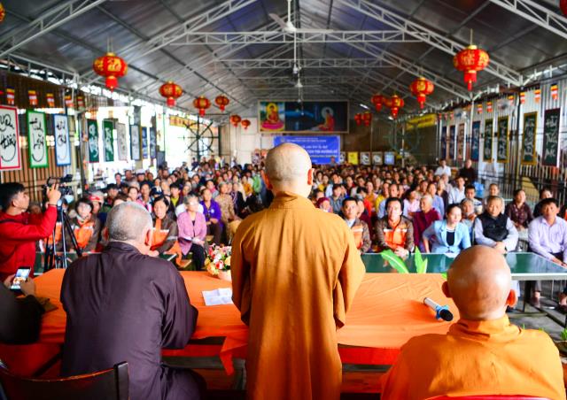 Quảng Ngãi: Tặng gần 700 phần quà cho đồng bào bão lũ