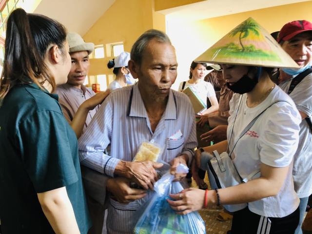 Phật Giáo Thủ Đức Quyên Góp Gần 5 Tỷ Đồng Cứu Trợ Đồng Bào Miền Trung