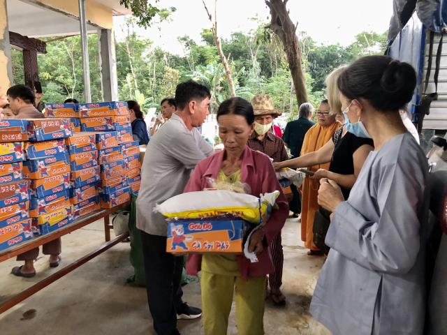 Phật Giáo Thủ Đức Quyên Góp Gần 5 Tỷ Đồng Cứu Trợ Đồng Bào Miền Trung