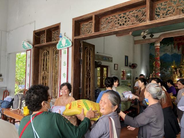 Phật Giáo Thủ Đức Quyên Góp Gần 5 Tỷ Đồng Cứu Trợ Đồng Bào Miền Trung