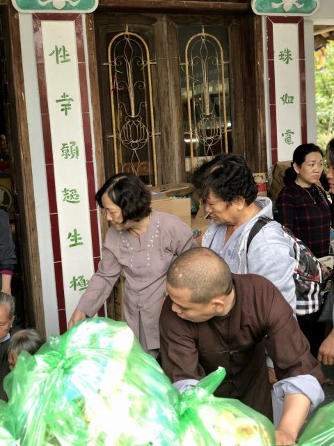 Phật Giáo Thủ Đức Quyên Góp Gần 5 Tỷ Đồng Cứu Trợ Đồng Bào Miền Trung