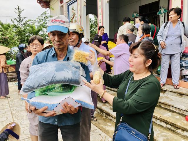 Phật Giáo Thủ Đức Quyên Góp Gần 5 Tỷ Đồng Cứu Trợ Đồng Bào Miền Trung
