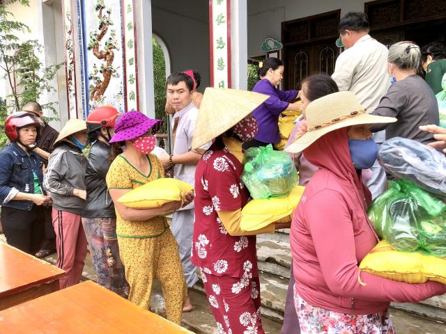 Phật Giáo Thủ Đức Quyên Góp Gần 5 Tỷ Đồng Cứu Trợ Đồng Bào Miền Trung
