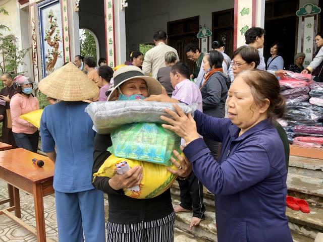 Phật Giáo Thủ Đức Quyên Góp Gần 5 Tỷ Đồng Cứu Trợ Đồng Bào Miền Trung