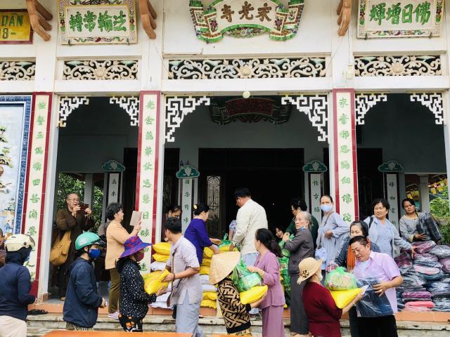 Phật Giáo Thủ Đức Quyên Góp Gần 5 Tỷ Đồng Cứu Trợ Đồng Bào Miền Trung