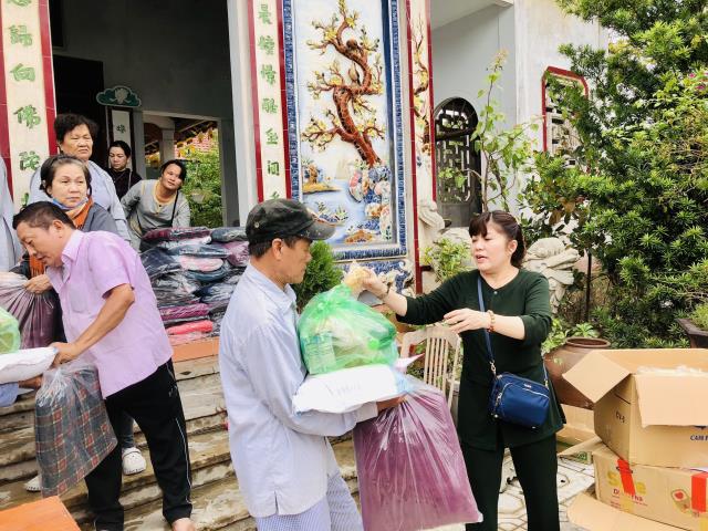 Phật Giáo Thủ Đức Quyên Góp Gần 5 Tỷ Đồng Cứu Trợ Đồng Bào Miền Trung