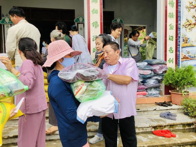 Phật Giáo Thủ Đức Quyên Góp Gần 5 Tỷ Đồng Cứu Trợ Đồng Bào Miền Trung