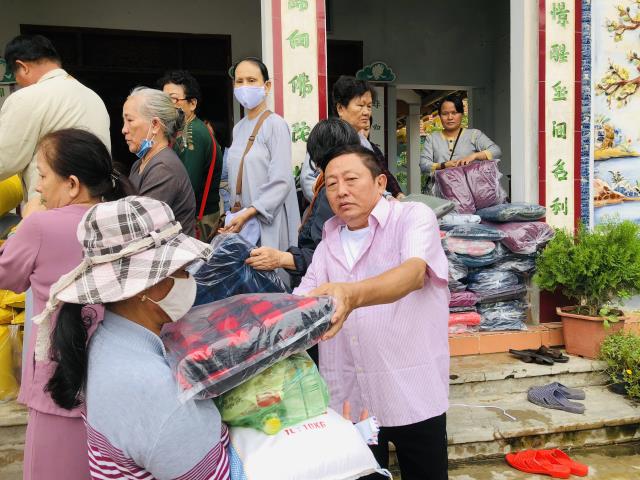Phật Giáo Thủ Đức Quyên Góp Gần 5 Tỷ Đồng Cứu Trợ Đồng Bào Miền Trung