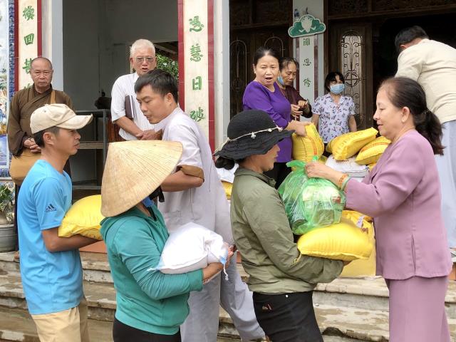 Phật Giáo Thủ Đức Quyên Góp Gần 5 Tỷ Đồng Cứu Trợ Đồng Bào Miền Trung