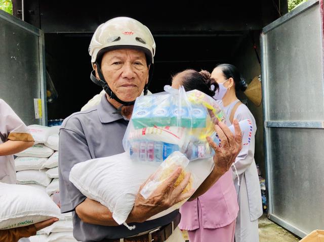 Phật Giáo Thủ Đức Quyên Góp Gần 5 Tỷ Đồng Cứu Trợ Đồng Bào Miền Trung