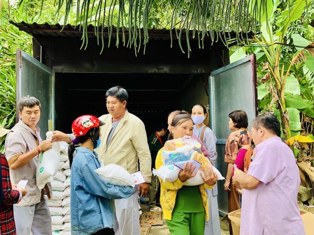 Phật Giáo Thủ Đức Quyên Góp Gần 5 Tỷ Đồng Cứu Trợ Đồng Bào Miền Trung