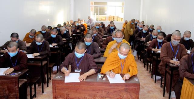 TP Hồ Chí Minh: Tăng Ni sinh Trung cấp khóa XI - XII Thi học kì I - II, năm IV