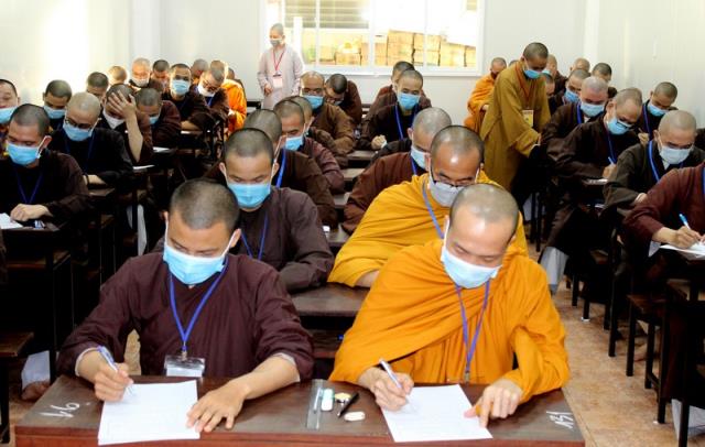 TP Hồ Chí Minh: Tăng Ni sinh Trung cấp khóa XI - XII Thi học kì I - II, năm IV