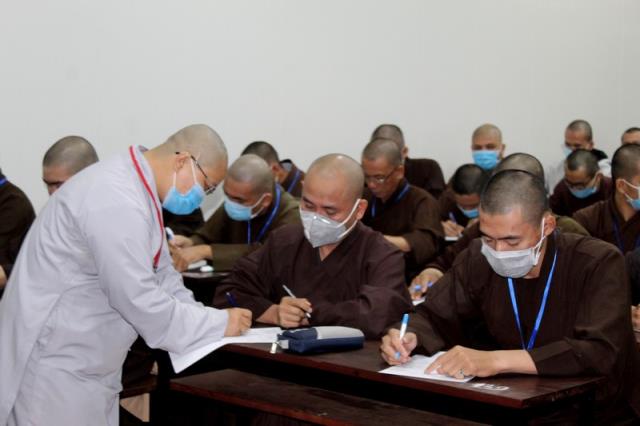 TP Hồ Chí Minh: Tăng Ni sinh Trung cấp khóa XI - XII Thi học kì I - II, năm IV