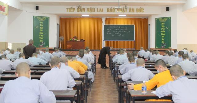 TP Hồ Chí Minh: Tăng Ni sinh Trung cấp khóa XI - XII Thi học kì I - II, năm IV