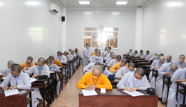 TP Hồ Chí Minh: Tăng Ni sinh Trung cấp khóa XI - XII Thi học kì I - II, năm IV