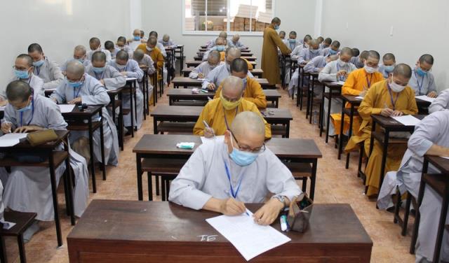 TP Hồ Chí Minh: Tăng Ni sinh Trung cấp khóa XI - XII Thi học kì I - II, năm IV
