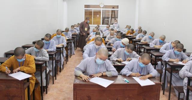 TP Hồ Chí Minh: Tăng Ni sinh Trung cấp khóa XI - XII Thi học kì I - II, năm IV