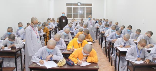 TP Hồ Chí Minh: Tăng Ni sinh Trung cấp khóa XI - XII Thi học kì I - II, năm IV