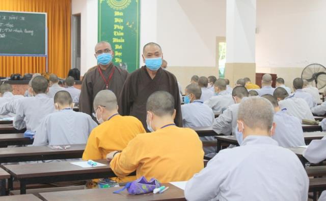 TP Hồ Chí Minh: Tăng Ni sinh Trung cấp khóa XI - XII Thi học kì I - II, năm IV