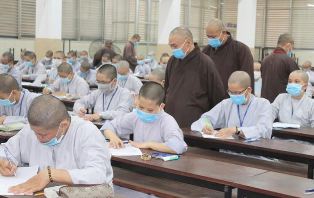 TP Hồ Chí Minh: Tăng Ni sinh Trung cấp khóa XI - XII Thi học kì I - II, năm IV