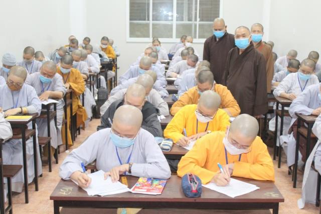 TP Hồ Chí Minh: Tăng Ni sinh Trung cấp khóa XI - XII Thi học kì I - II, năm IV