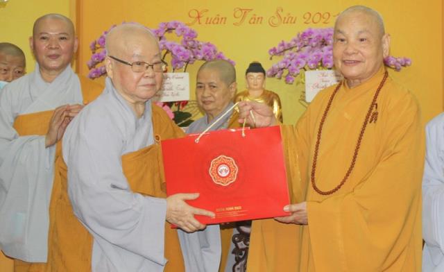 TP Hồ Chí Minh: Phân ban Ni giới Trung Ương chúc Tết Tân Sửu 2021
