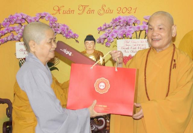 TP Hồ Chí Minh: Phân ban Ni giới Trung Ương chúc Tết Tân Sửu 2021