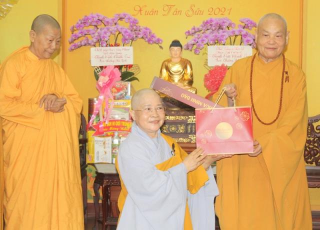 TP Hồ Chí Minh: Phân ban Ni giới Trung Ương chúc Tết Tân Sửu 2021