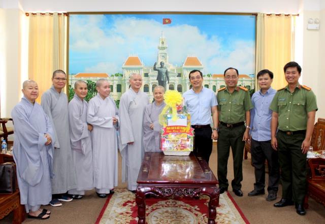 TP Hồ Chí Minh: Phân ban Ni giới Trung Ương chúc Tết Tân Sửu 2021