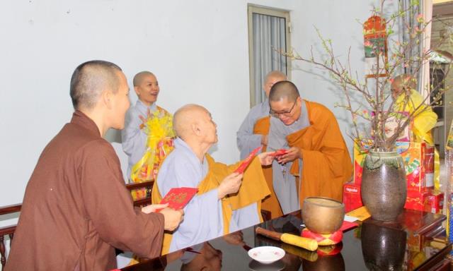 TP Hồ Chí Minh: Phân ban Ni giới Trung Ương chúc Tết Tân Sửu 2021