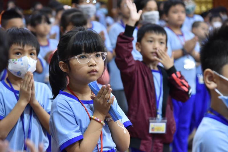 Khóa tu Búp Sen Từ Bi: Đi qua năm Canh Tý