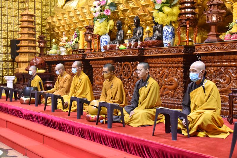 Khóa tu Búp Sen Từ Bi: Đi qua năm Canh Tý