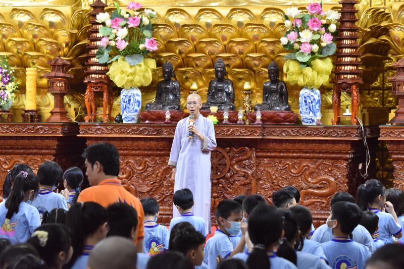 Khóa tu Búp Sen Từ Bi: Đi qua năm Canh Tý
