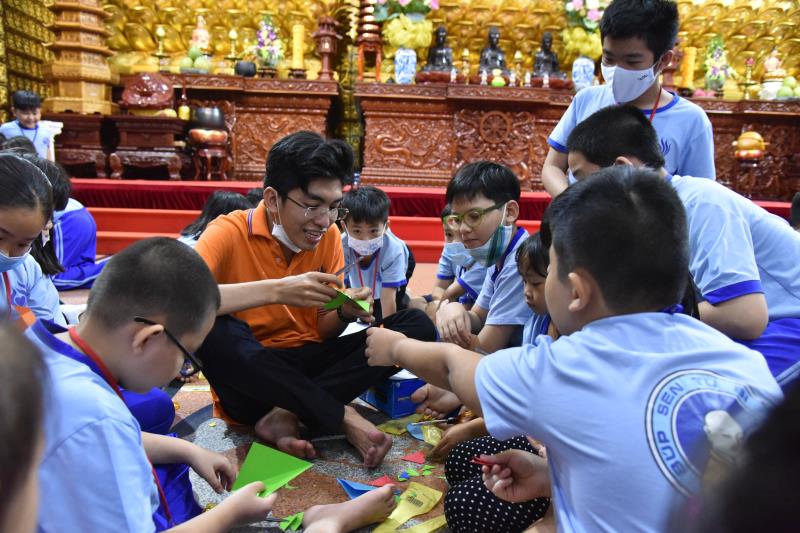 Khóa tu Búp Sen Từ Bi: Đi qua năm Canh Tý
