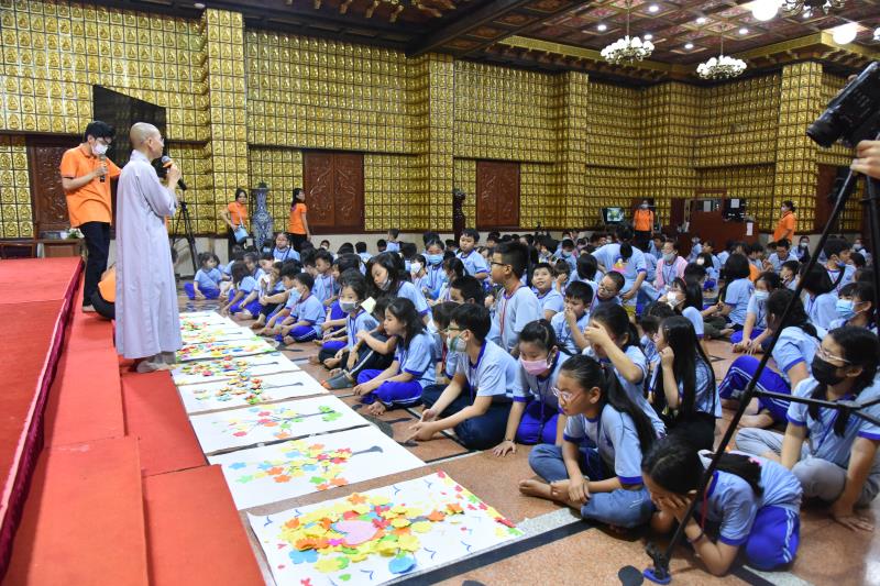 Khóa tu Búp Sen Từ Bi: Đi qua năm Canh Tý