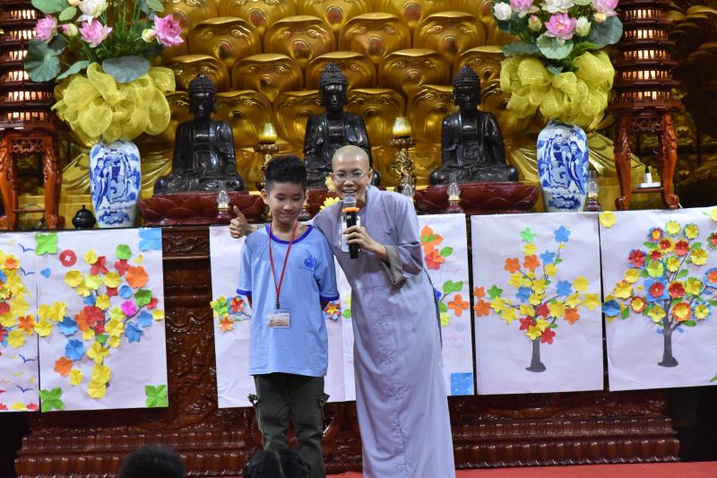 Khóa tu Búp Sen Từ Bi: Đi qua năm Canh Tý