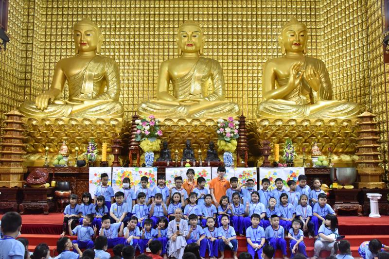 Khóa tu Búp Sen Từ Bi: Đi qua năm Canh Tý