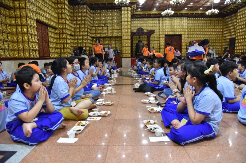 Khóa tu Búp Sen Từ Bi: Đi qua năm Canh Tý