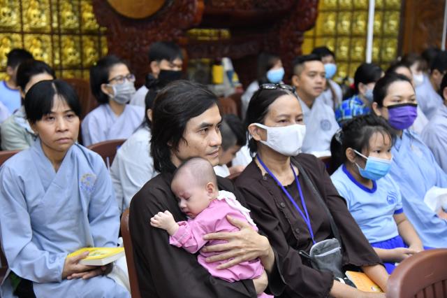 TP.HCM: Hơn 700 thiện nam, tín nữ quy y nhân kỷ niệm Phật thành đạo (08-12 AL)