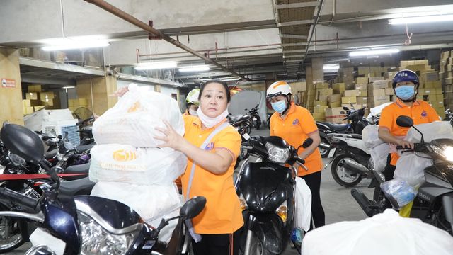 Ấm Áp Sẻ Chia Đêm Giao Thừa Với Chương Trình Di-Lặc Du Xuân 2021 Tại Chùa Giác Ngộ
