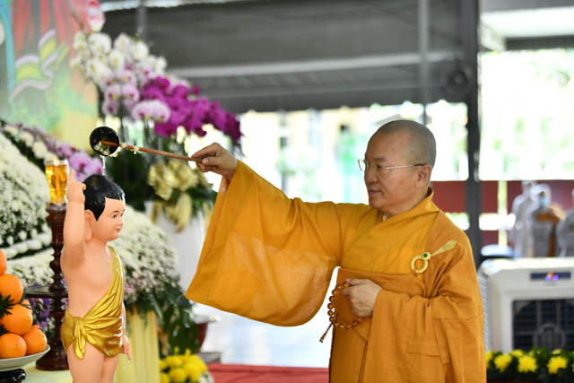 Trang nghiêm Lễ tắm Phật tại Học viện Phật giáo Việt Nam tại TP.HCM