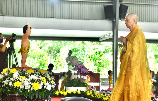 Trang nghiêm Lễ tắm Phật tại Học viện Phật giáo Việt Nam tại TP.HCM