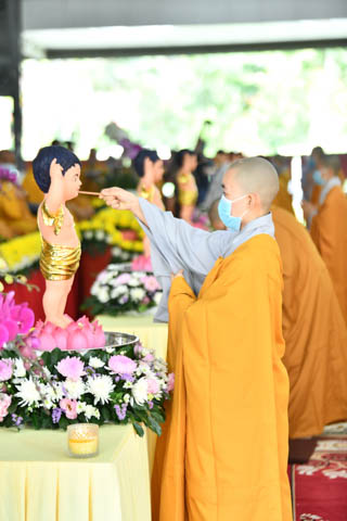 Trang nghiêm Lễ tắm Phật tại Học viện Phật giáo Việt Nam tại TP.HCM